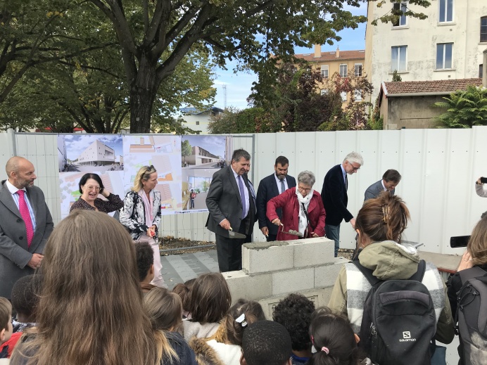 vaise (lyon 9) - pose de la première pierre
Cliquez sur l'image pour plus d'information